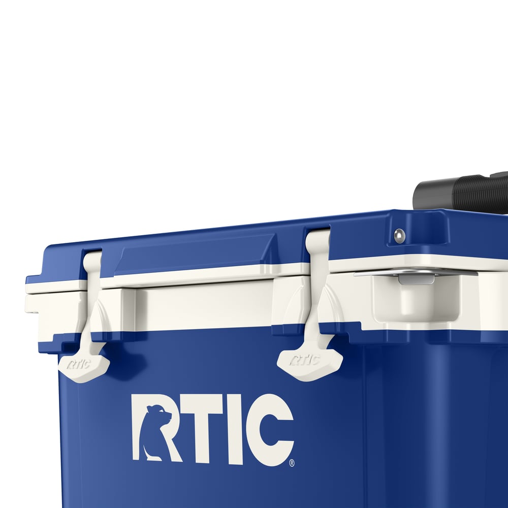 22 QT Ultra-Light Wheeled Cooler Cobalt & White | Rtic Hard Coolers|Clearance